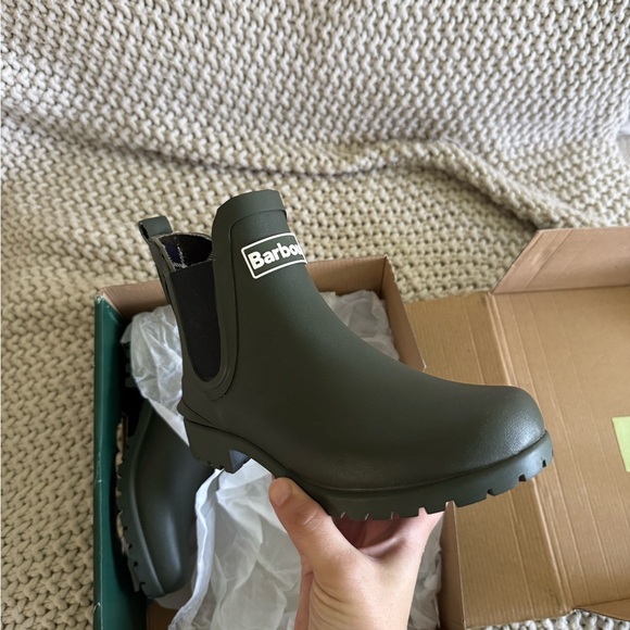 Barbour Wilton Chelsea Boots - Picture 4 of 6